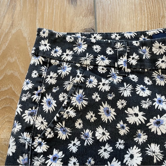 American Eagle Outfitters Floral Short - Picture 3 of 10